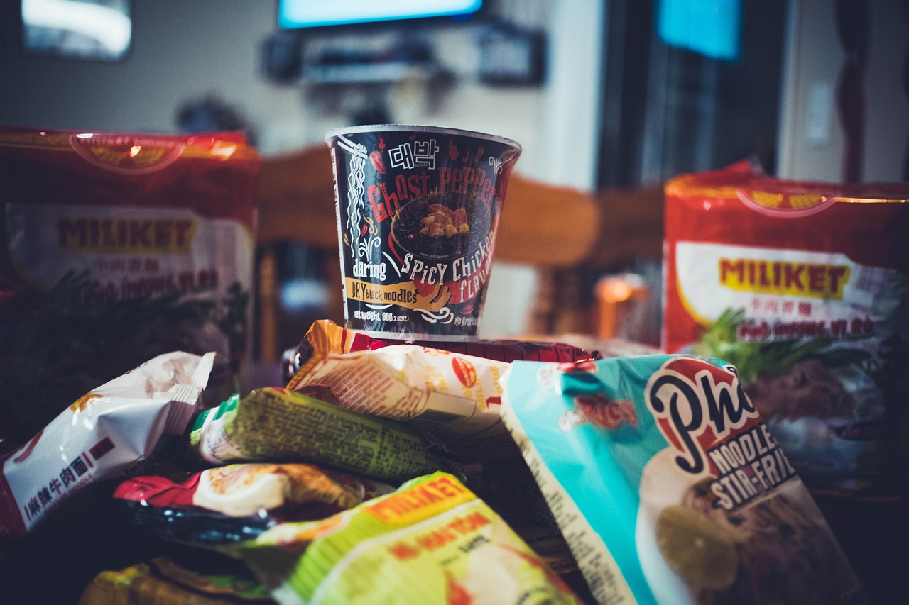 Dampak sering makan mie instan